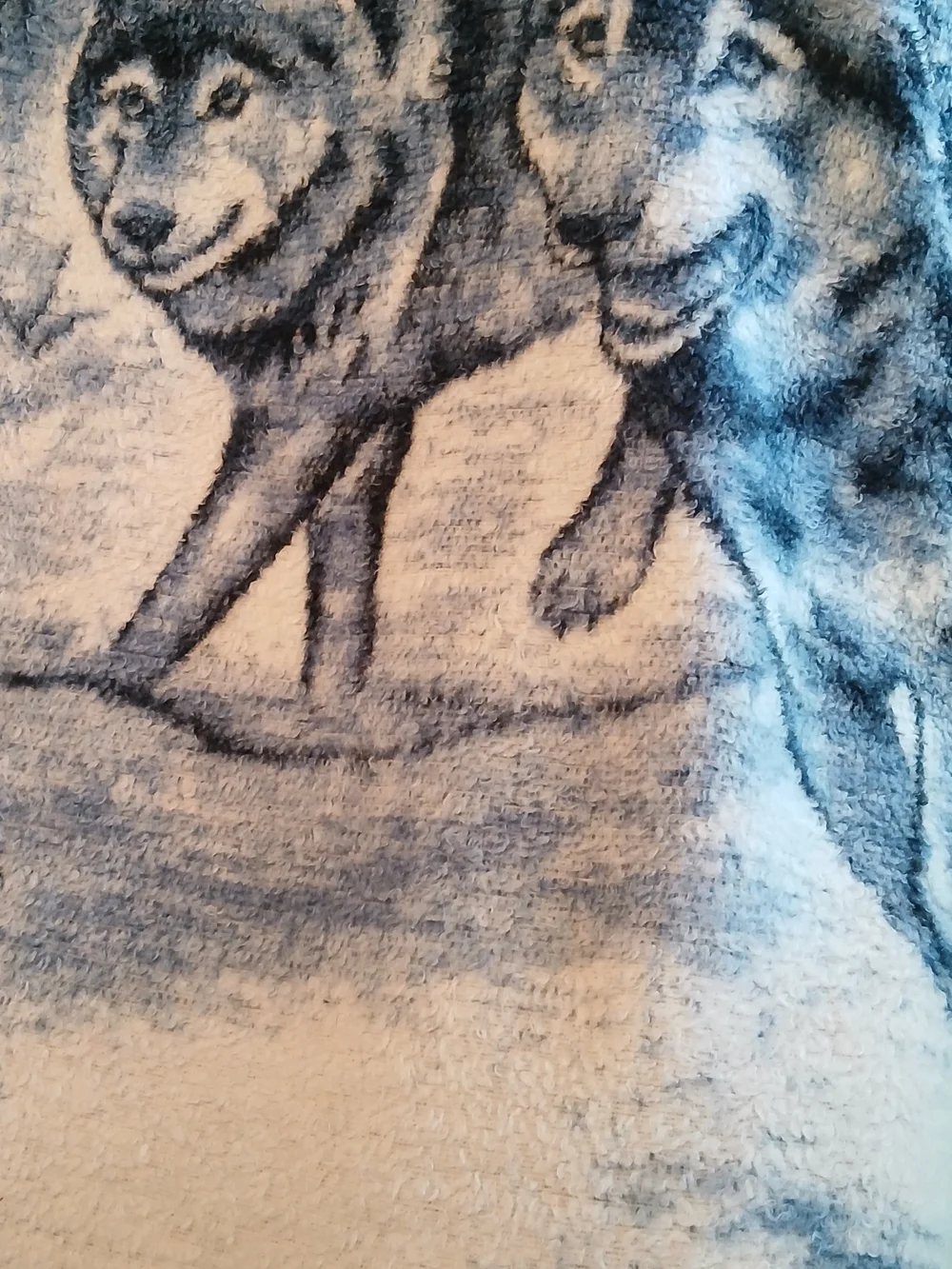 Cozy Wolf Print Fleece Throw Blanket - Blue and White